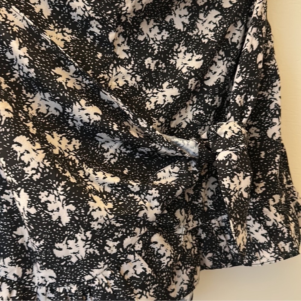 Floral Black and White Women's Skirt - Picture 4 of 8